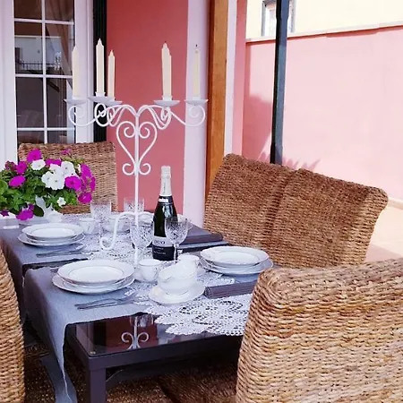 Rosas By Rinamar Villa